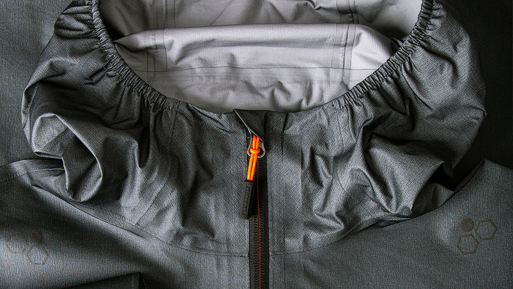Shop Land Rover MEN'S GORE-TEX PACKABLE JACK in Qatar